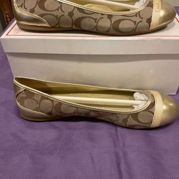 Coach Signature Khaki/Gold Loafers Size 8.5 - Picture 2 of 6